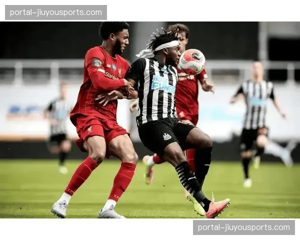 纽卡斯尔联对阵曼彻斯特联 后者一球小胜止住颓势