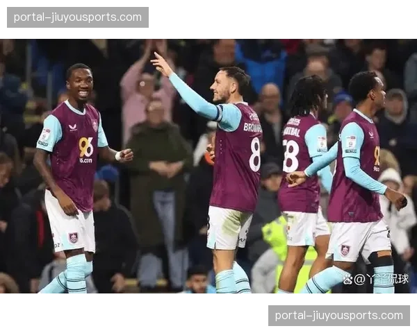 埃弗顿对阵伯恩利 保级关键战展现防守韧性 埃弗顿对阵伯恩利 保级关键战展现防守韧性