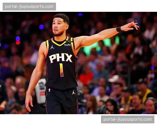 太阳客场惨败马刺遭遇两连败 布克伤退影响球队进攻体系